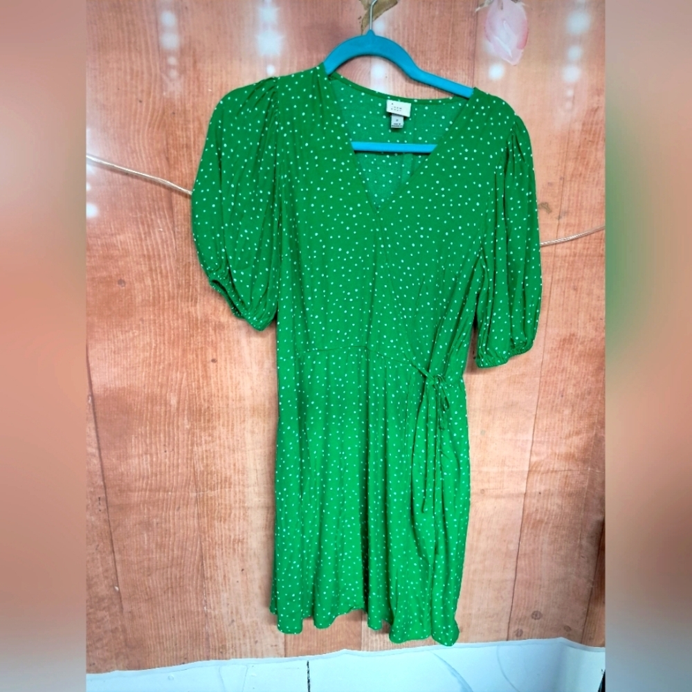 A New Day green dress size small polka-dot v-neck dress
